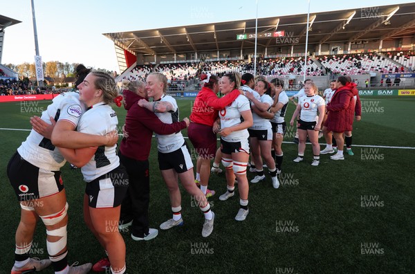 090526 - Ireland v Wales, 2026 Guinness Women’s 6 Nations - Wales players embrace each other at the end of the match