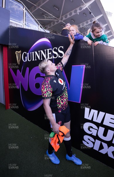 090526 - Ireland v Wales, 2026 Guinness Women’s 6 Nations - Donna Rose of Wales high fives a young fan ahead of the match