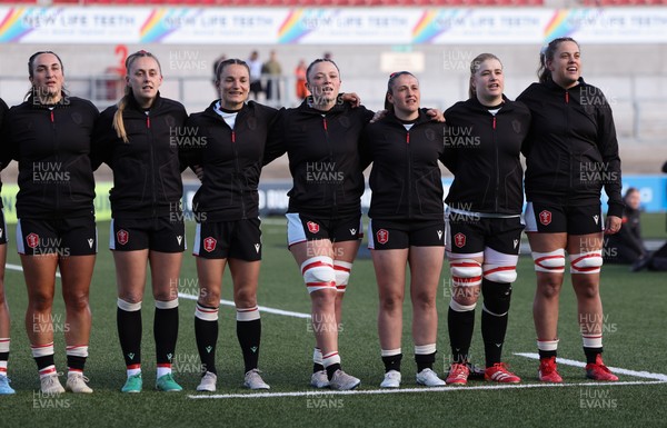 090526 - Ireland v Wales, 2026 Guinness Women’s 6 Nations - Left to right, Courtney Keight of Wales, Hannah Dallavalle of Wales, Jasmine Joyce of Wales, Alisha Joyce of Wales, Kayleigh Powell of Wales, Bethan Lewis of Wales and Natalia John of Wales line up for the anthems ahead of the match