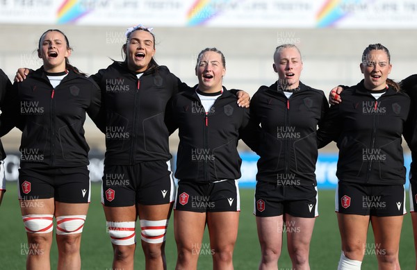 090526 - Ireland v Wales, 2026 Guinness Women’s 6 Nations - Left to right, Branwen Metcalfe of Wales, Bryonie King of Wales, Molly Reardon of Wales, Nikita Prothero of Wales and Freya Bell of Wales line up for the anthems ahead of the match