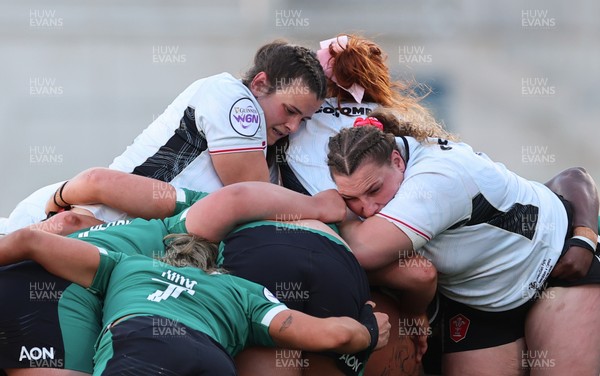 090526 - Ireland v Wales, 2026 Guinness Women’s 6 Nations - Branwen Metcalfe of Wales and Gwenllian Pyrs of Wales drive forward