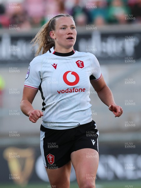 090526 - Ireland v Wales, 2026 Guinness Women’s 6 Nations - Carys Cox of Wales