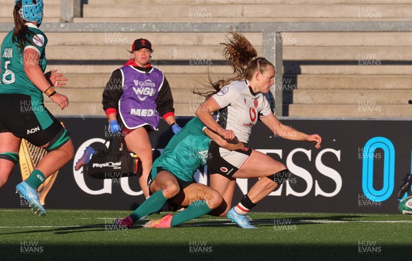 090526 - Ireland v Wales, 2026 Guinness Women’s 6 Nations - Carys Cox of Wales is tackled short of the line
