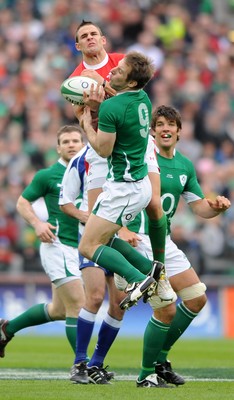 13.03.10 - Ireland v Wales - RBS Six Nations 2010 - Lee Byrne of Wales and Tomas O'Leary of Ireland compete for high ball. 