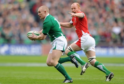 13.03.10 - Ireland v Wales - RBS Six Nations 2010 - Keith Earls of Ireland gets past Martyn Williams of Wales. 