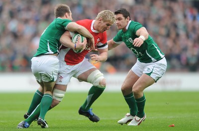 13.03.10 - Ireland v Wales - RBS Six Nations 2010 - Bradley Davies of Wales takes on Tomas O'Leary and David Wallace of Ireland. 