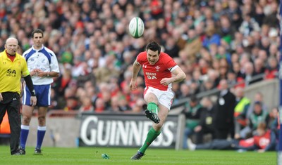 13.03.10 - Ireland v Wales - RBS Six Nations 2010 - Stephen Jones of Wales converts a penalty. 