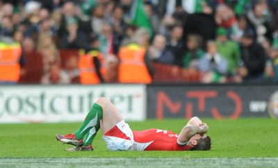 13.03.10 - Ireland v Wales - RBS Six Nations 2010 - Shane Williams of Wales looks dejected. 