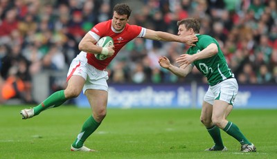 13.03.10 - Ireland v Wales - RBS Six Nations 2010 - Jamie Roberts of Wales takes on Brian O'Driscoll of Ireland. 