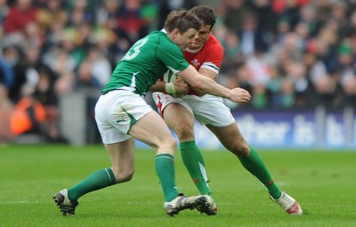 13.03.10 - Ireland v Wales - RBS Six Nations 2010 - Jamie Roberts of Wales takes on Brian O'Driscoll of Ireland 
