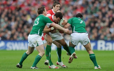 13.03.10 - Ireland v Wales - RBS Six Nations 2010 - Jamie Roberts of Wales takes on Brian O'Driscoll of Ireland 