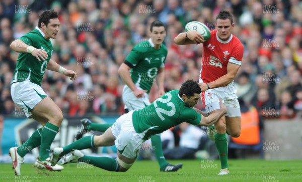13.03.10 - Ireland v Wales - RBS Six Nations 2010 - Lee Byrne of Wales takes on Rob Kearney of Ireland. 