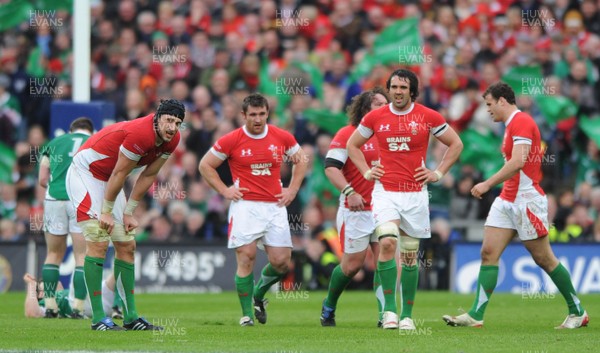 13.03.10 - Ireland v Wales - RBS Six Nations 2010 - Wales players look dejected. 