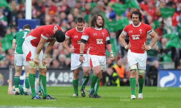 13.03.10 - Ireland v Wales - RBS Six Nations 2010 - Wales players look dejected. 