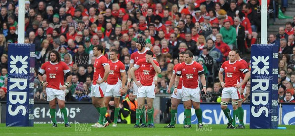 13.03.10 - Ireland v Wales - RBS Six Nations 2010 - Wales players look dejected. 