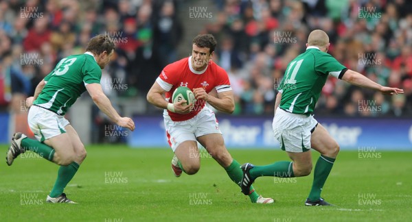 13.03.10 - Ireland v Wales - RBS Six Nations 2010 - Jamie Roberts of Wales takes on Brian O'Driscoll of Ireland. 