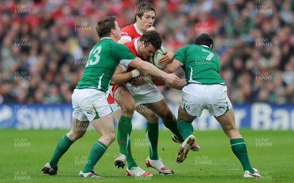 13.03.10 - Ireland v Wales - RBS Six Nations 2010 - Jamie Roberts of Wales takes on Brian O'Driscoll of Ireland 