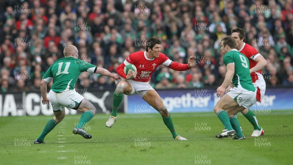 13.03.10 Ireland v Wales... Wales James Hook takes on Ireland's Tomas O'Leary and  Keith Earl. 