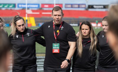 130424 - Ireland  v Wales, Guinness Women’s 6 Nations - Ioan Cunningham, Wales Women head coach, speaks the the players as they take a look at the pitch