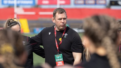 130424 - Ireland  v Wales, Guinness Women’s 6 Nations - Ioan Cunningham, Wales Women head coach, speaks the the players as they take a look at the pitch