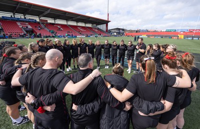 130424 - Ireland  v Wales, Guinness Women’s 6 Nations - The Wales team huddle together as they take a look at the ground after they arrive at the stadium