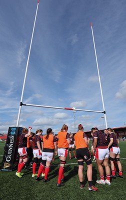 130424 - Ireland  v Wales, Guinness Women’s 6 Nations - The Wales team huddle together during warm up