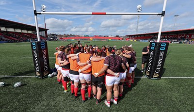 130424 - Ireland  v Wales, Guinness Women’s 6 Nations - The Wales team huddle together during warm up