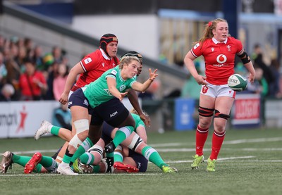 130424 - Ireland  v Wales, Guinness Women’s 6 Nations - Aoibheann Reilly of Ireland feeds the ball out