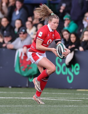 130424 - Ireland  v Wales, Guinness Women’s 6 Nations - Carys Cox of Wales looks to break away