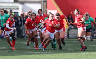 130424 - Ireland  v Wales, Guinness Women’s 6 Nations - Lleucu George of Wales breaks away