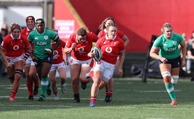 130424 - Ireland  v Wales, Guinness Women’s 6 Nations - Lleucu George of Wales breaks away