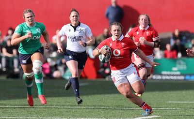 130424 - Ireland  v Wales, Guinness Women’s 6 Nations - Lleucu George of Wales breaks away