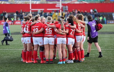 130424 - Ireland  v Wales, Guinness Women’s 6 Nations - The Wales team huddle together at the end of the match