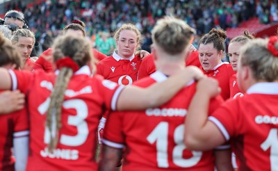 130424 - Ireland  v Wales, Guinness Women’s 6 Nations -Wales players show the disappointment  at the end of the match