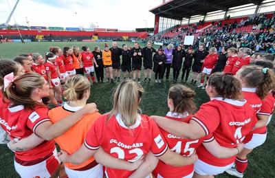 130424 - Ireland  v Wales, Guinness Women’s 6 Nations - Ioan Cunningham, Wales Women head coach, speaks to the players other at the end of the match