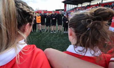 130424 - Ireland  v Wales, Guinness Women’s 6 Nations - Ioan Cunningham, Wales Women head coach, speaks to the players other at the end of the match