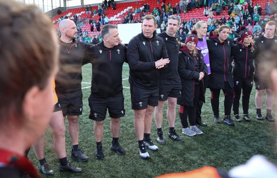 130424 - Ireland  v Wales, Guinness Women’s 6 Nations - Ioan Cunningham, Wales Women head coach, speaks to the players other at the end of the match