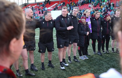 130424 - Ireland  v Wales, Guinness Women’s 6 Nations - Ioan Cunningham, Wales Women head coach, speaks to the players other at the end of the match