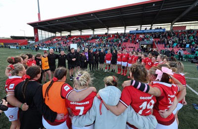 130424 - Ireland  v Wales, Guinness Women’s 6 Nations - Ioan Cunningham, Wales Women head coach, speaks to the players other at the end of the match