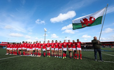 130424 - Ireland  v Wales, Guinness Women’s 6 Nations -The Wales team line up for the anthems at the start of the match