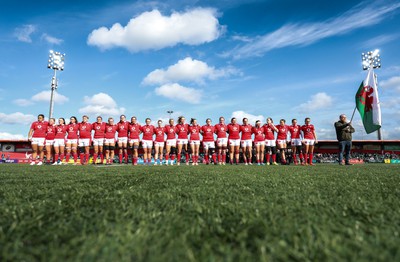 130424 - Ireland  v Wales, Guinness Women’s 6 Nations -The Wales team line up for the anthems at the start of the match