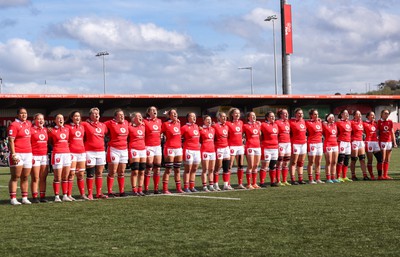 130424 - Ireland  v Wales, Guinness Women’s 6 Nations -The Wales team line up for the anthems at the start of the match