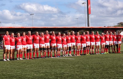 130424 - Ireland  v Wales, Guinness Women’s 6 Nations -The Wales team line up for the anthems at the start of the match