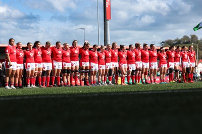 130424 - Ireland  v Wales, Guinness Women’s 6 Nations -The Wales team line up for the anthems at the start of the match