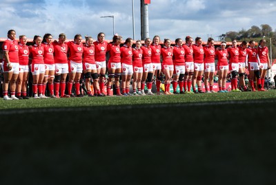 130424 - Ireland  v Wales, Guinness Women’s 6 Nations -The Wales team line up for the anthems at the start of the match