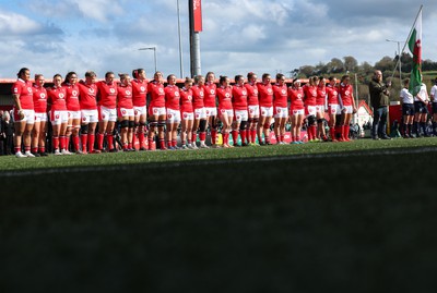 130424 - Ireland  v Wales, Guinness Women’s 6 Nations -The Wales team line up for the anthems at the start of the match