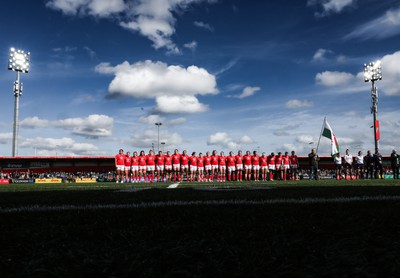 130424 - Ireland  v Wales, Guinness Women’s 6 Nations -The Wales team line up for the anthems at the start of the match