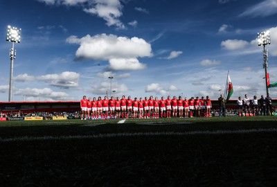 130424 - Ireland  v Wales, Guinness Women’s 6 Nations -The Wales team line up for the anthems at the start of the match