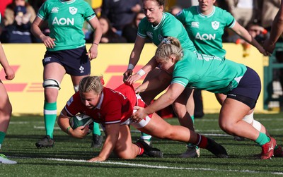 130424 - Ireland  v Wales, Guinness Women’s 6 Nations - Molly Reardon of Wales drives for the line, only for the try to be ruled out