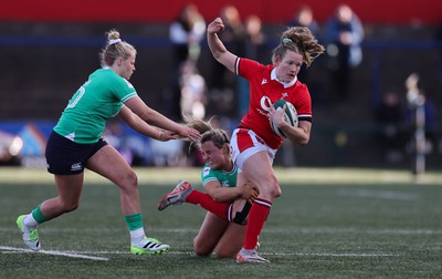 130424 - Ireland  v Wales, Guinness Women’s 6 Nations - Carys Cox of Wales breaks away